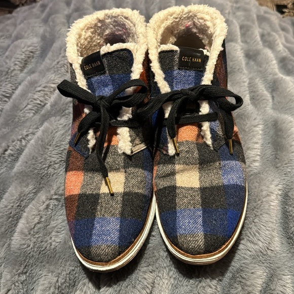 Womens COLE HANN Plaid Grand Wool Sherpa lined Chucka Booties Size 8.5 US - Picture 2 of 9